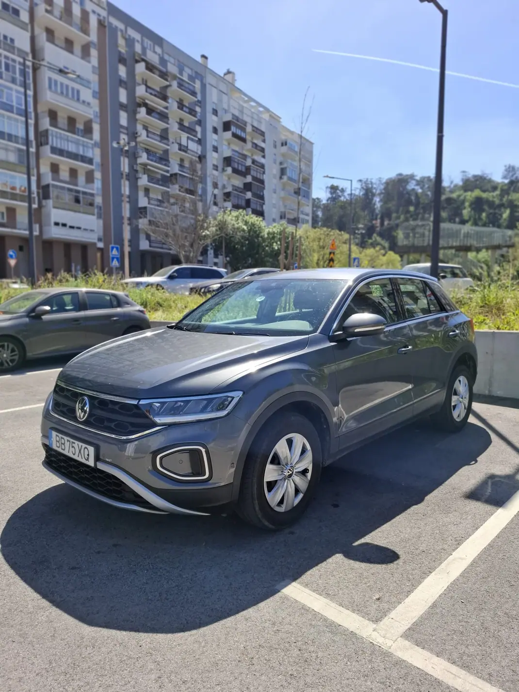 Volkswagen T-Roc 2023 - 19900 EUR, 42000 km - AUTO.MOTO.pt - 42000km - foto 2 de 9