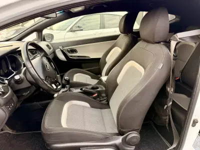 Kia Ceed 2015 - 11490 EUR, 210548 km - AUTO.MOTO.pt - 210548km - foto 3 de 11