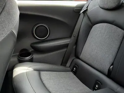 MINI Berlingo 2015 - 18000 EUR, 101200 km - AUTO.MOTO.pt - 101200km - foto 24 de 29