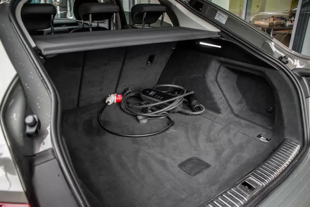 Audi Q8 e-Tron Sportback 2023 - 49900 EUR, 34353 km - AUTO.MOTO.pt - 34353km - foto 28 de 44
