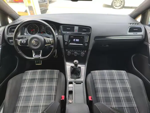 Volkswagen Golf 2014 - 17900 EUR, 195000 km - AUTO.MOTO.pt - 195000km - foto 26 de 32