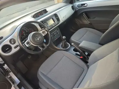Volkswagen New Beetle 2012 - 13500 EUR, 170000 km - AUTO.MOTO.pt - 170000km - foto 15 de 26
