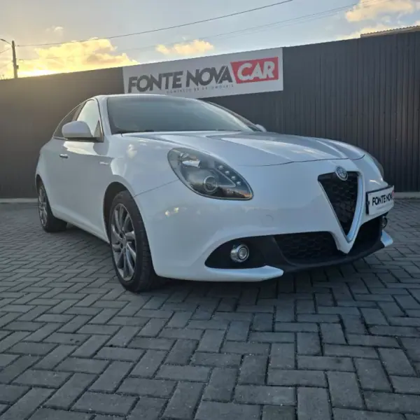 Alfa Romeo Giulietta 2016 - 10950 EUR, 172955 km - AUTO.MOTO.pt - 172955km - foto 11 de 32