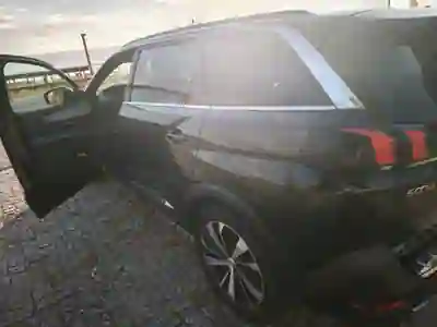 Peugeot 5008 2018 - 24900 EUR, 116000 km - AUTO.MOTO.pt - 116000km - foto 3 de 15