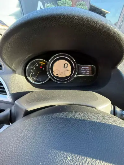 Renault Mégane 2011 - 5750 EUR, 219739 km - AUTO.MOTO.pt - 219739km - foto 14 de 14