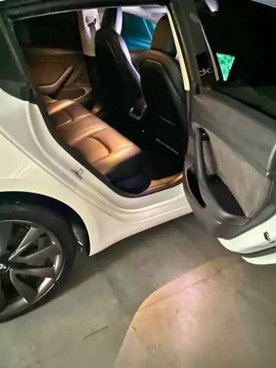 Tesla Model 3 2020 - 29900 EUR, 108726 km - AUTO.MOTO.pt - 108726km - foto 23 de 36