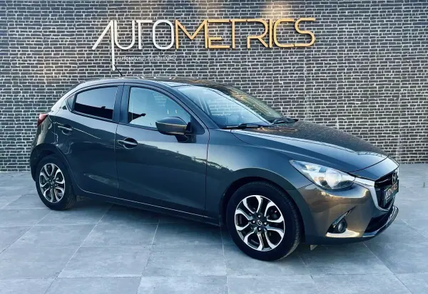 Mazda 2 2016 - 10900 EUR, 140000 km - AUTO.MOTO.pt - 140000km - foto 10 de 12