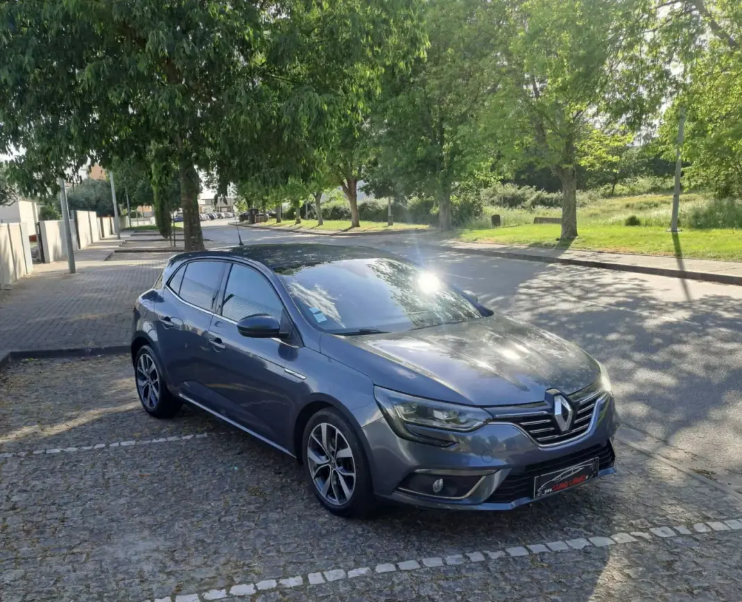 Renault Mégane 2016 - 14000 EUR, 159000 km - AUTO.MOTO.pt - 159000km - foto 9 de 17