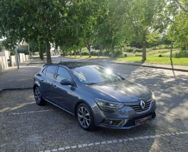 Renault Mégane 2016 - 14000 EUR, 159000 km - AUTO.MOTO.pt - 159000km - foto 9 de 17