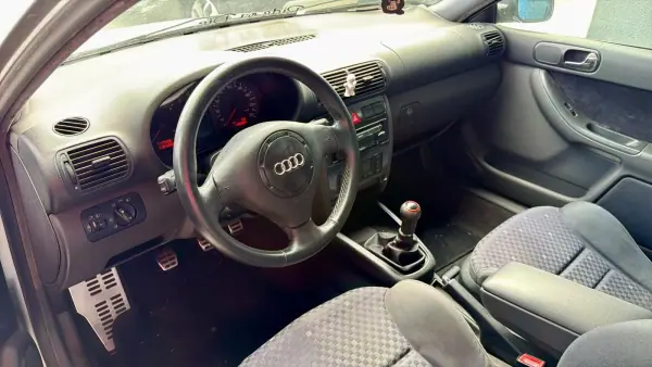 Audi A3 1999 - 2500 EUR, 359050 km - AUTO.MOTO.pt - 359050km - foto 3 de 5