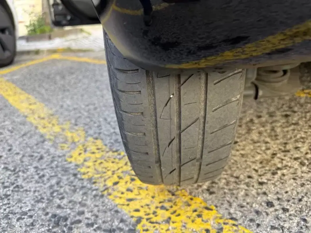 Peugeot 107 2013 - 6250 EUR, 116000 km - AUTO.MOTO.pt - 116000km - foto 25 de 26