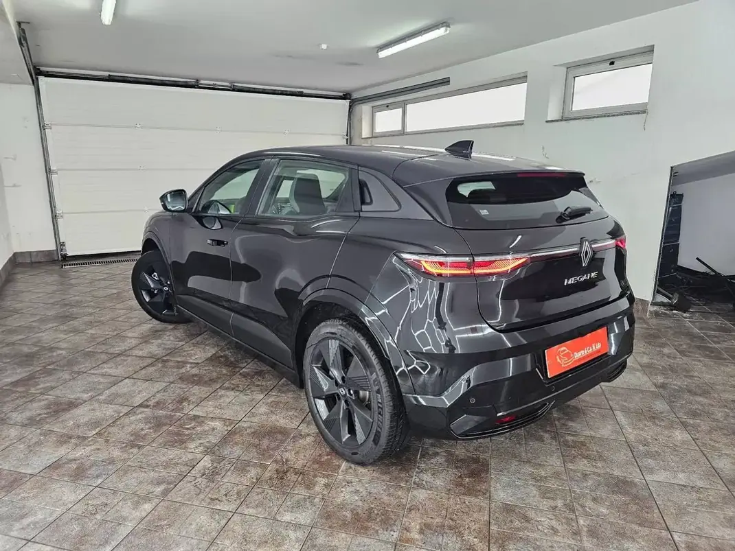 Renault Mégane E-Tech 2024 - 26650 EUR, 106 km - AUTO.MOTO.pt - 106km - foto 4 de 16