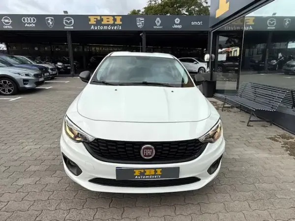 Fiat Tipo 2020 - 14900 EUR, 66570 km - AUTO.MOTO.pt - 66570km - foto 4 de 11