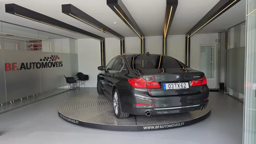 BMW 530 2017 - 21900 EUR, 230206 km - AUTO.MOTO.pt - 230206km - foto 3 de 58