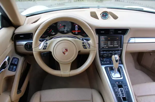 Porsche 911 2013 - 85750 EUR, 95500 km - AUTO.MOTO.pt - 95500km - foto 8 de 15