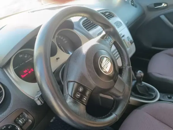 SEAT Altea 2004 - 6000 EUR, 330000 km - AUTO.MOTO.pt - 330000km - foto 15 de 17