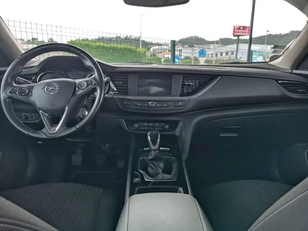 Opel Insignia Sports Tourer 2020 - 13000 EUR, 208000 km - 208000km - foto 9 de 19
