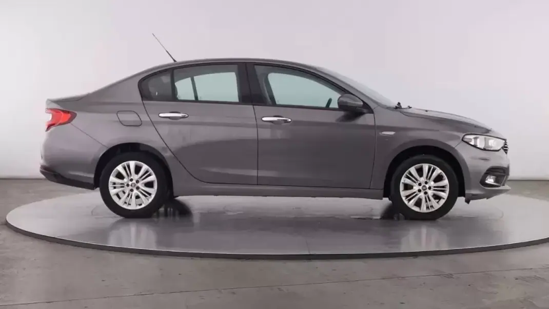 Fiat Tipo Sedan 2016 - 6999 EUR, 99000 km - AUTO.MOTO.pt - 99000km - foto 3 de 12
