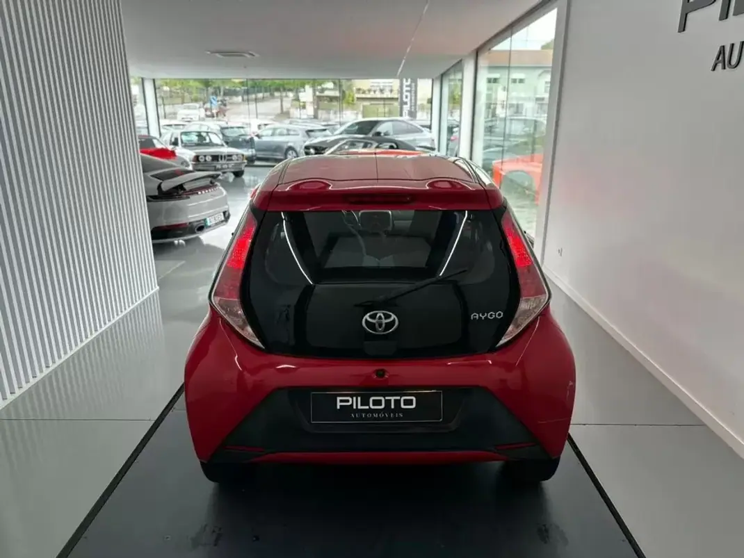 Toyota Aygo 2016 - 6990 EUR, 107121 km - AUTO.MOTO.pt - 107121km - foto 8 de 17