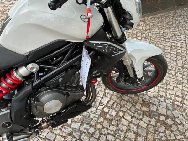 Benelli BN 2016 - 1850 EUR, 35691 km - AUTO.MOTO.pt - 35691km - foto 7 de 11