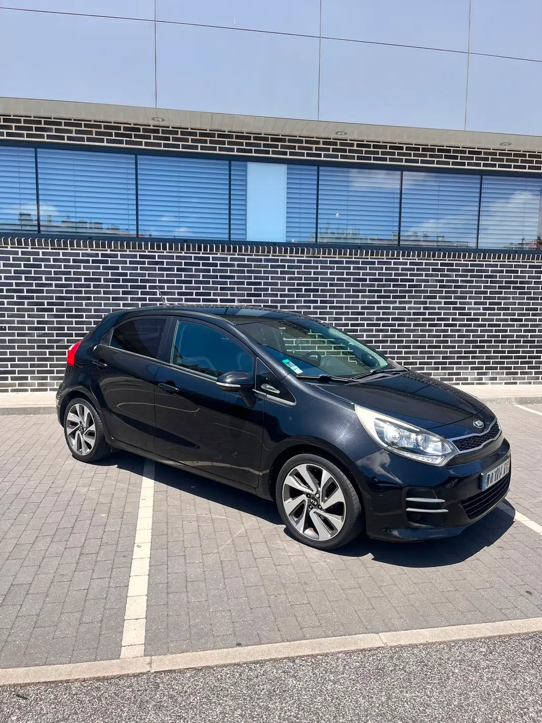 Kia Rio 2016 - 10790 EUR, 90000 km - AUTO.MOTO.pt - 90000km - foto 4 de 9