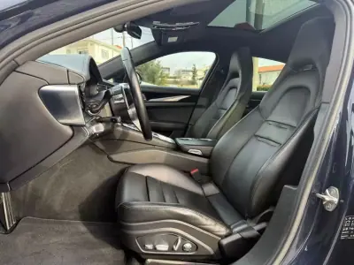 Porsche Panamera 2017 - 58990 EUR, 114000 km - AUTO.MOTO.pt - 114000km - foto 24 de 39