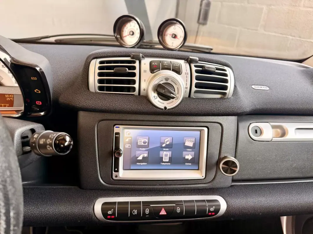 Smart ForTwo Coupé 2014 - 9490 EUR, 85137 km - AUTO.MOTO.pt - 85137km - foto 11 de 15