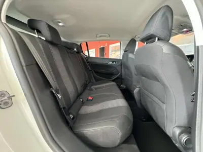 Peugeot 308 2019 - 17990 EUR, 63734 km - AUTO.MOTO.pt - 63734km - foto 9 de 18