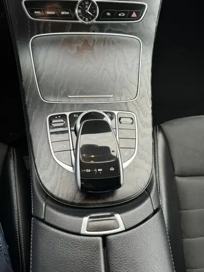 Mercedes-Benz E 220 2017 - 34999 EUR, 179000 km - AUTO.MOTO.pt - 179000km - foto 27 de 29