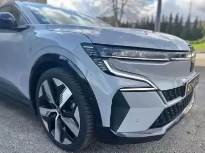 Renault Mégane E-Tech 2022 - 24999 EUR, 101000 km - AUTO.MOTO.pt - 101000km - foto 5 de 35