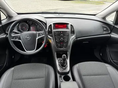 Opel Astra Sports Tourer 2011 - 7490 EUR, 175851 km - AUTO.MOTO.pt - 175851km - foto 10 de 21