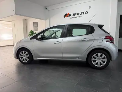 Peugeot 208 2015 - 8500 EUR, 152000 km - 152000km - foto 3 de 26
