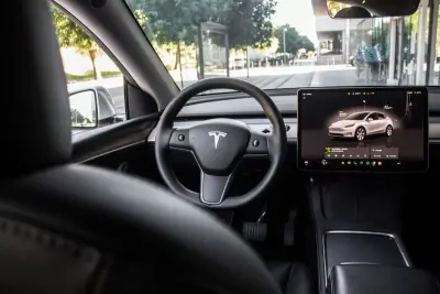 Tesla Model Y 2023 - 37900 EUR, 74250 km - AUTO.MOTO.pt - 74250km - foto 30 de 40