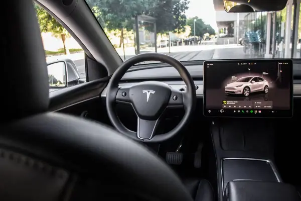 Tesla Model Y 2023 - 37900 EUR, 74250 km - AUTO.MOTO.pt - 74250km - foto 30 de 40