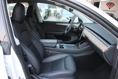 Tesla Model Y 2024 - 35900 EUR, 38745 km - 38745km - foto 6 de 38