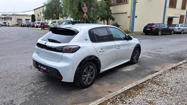 Peugeot e-208 2021 - 16480 EUR, 40817 km - AUTO.MOTO.pt - 40817km - foto 19 de 56