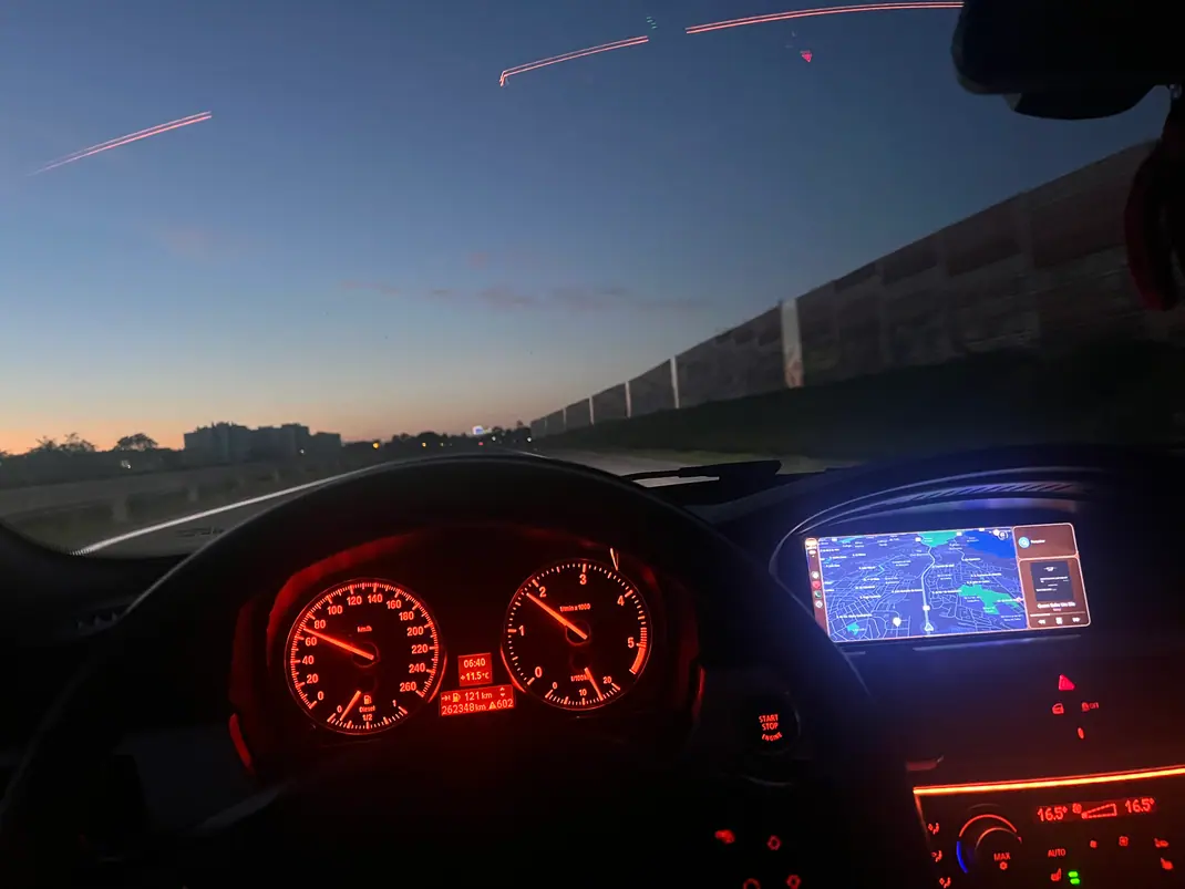 BMW 320 2011 - 7750 EUR, 263000 km - AUTO.MOTO.pt - 263000km - foto 13 de 15