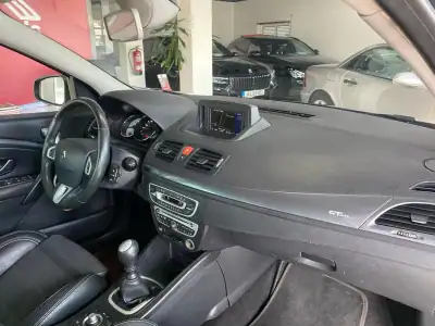 Renault Mégane Sport Tourer 2010 - 4990 EUR, 340390 km - AUTO.MOTO.pt - 340390km - foto 18 de 44