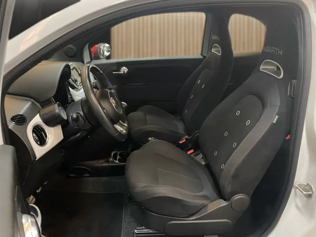 Abarth 595 2018 - 18800 EUR, 92411 km - AUTO.MOTO.pt - 92411km - foto 7 de 20