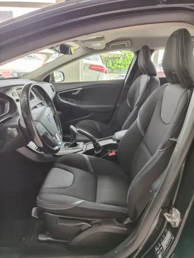 Volvo V40 Cross Country 2014 - 8150 EUR, 211000 km - AUTO.MOTO.pt - 211000km - foto 13 de 35