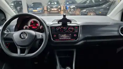 Volkswagen Up! 2016 - 8990 EUR, 150000 km - AUTO.MOTO.pt - 150000km - foto 6 de 22