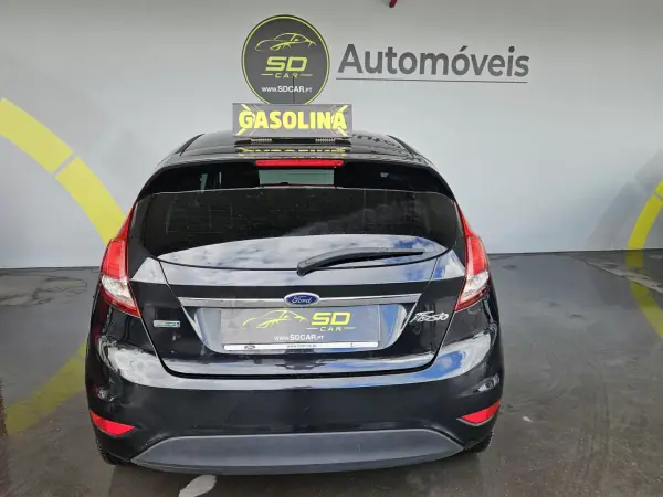 Ford Fiesta 2014 - 8750 EUR, 65000 km - AUTO.MOTO.pt - 65000km - foto 4 de 10