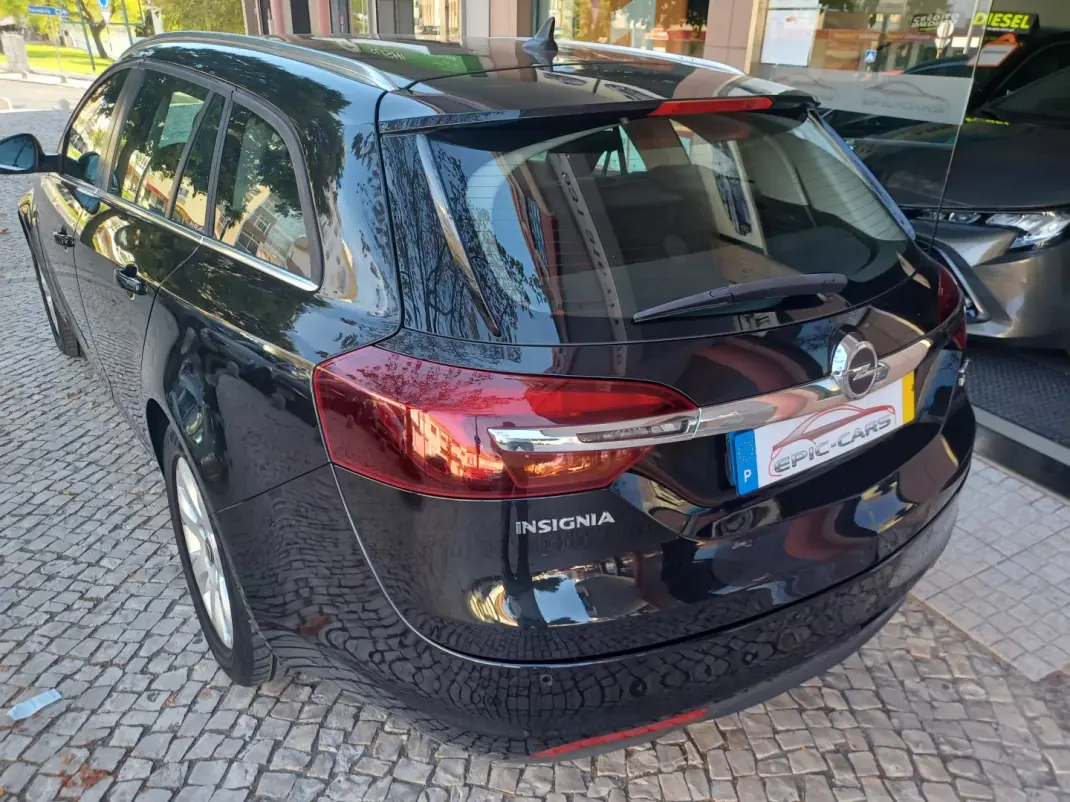 Opel Insignia Sports Tourer 2015 - 10890 EUR, 107586 km - 107586km - foto 10 de 35