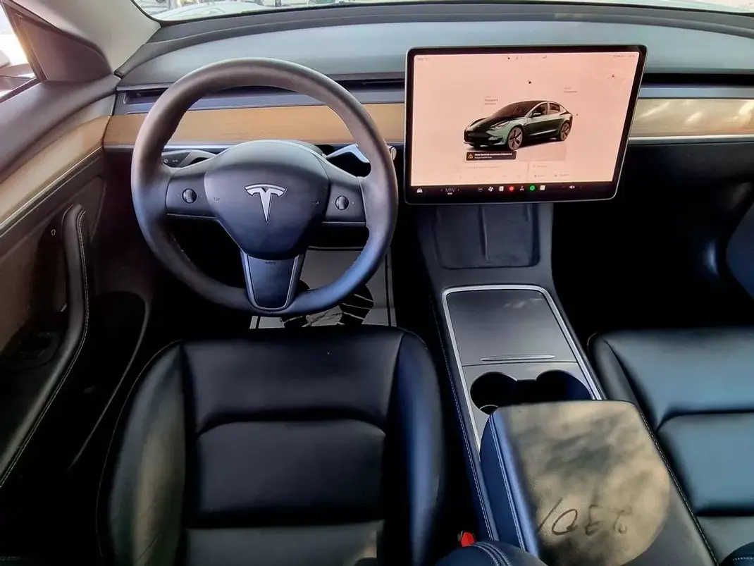 Tesla Model 3 2023 - 28900 EUR, 93000 km - 93000km - foto 12 de 15