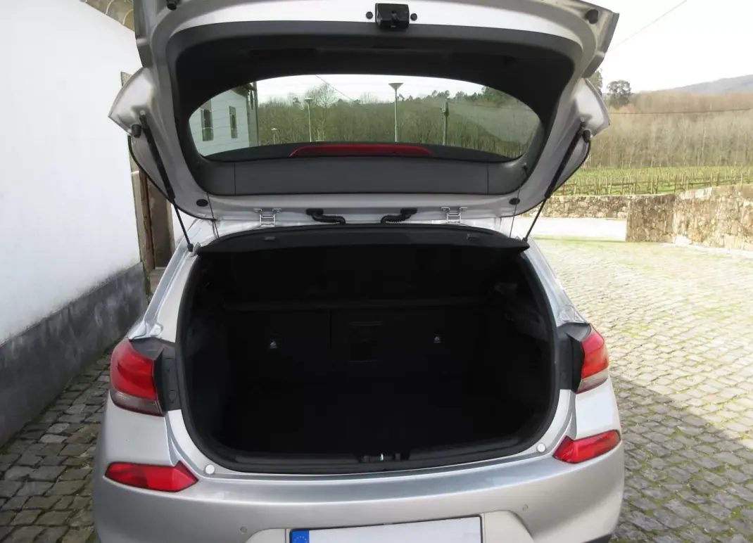 Hyundai i30 2019 - 14990 EUR, 108000 km - 108000km - foto 23 de 42