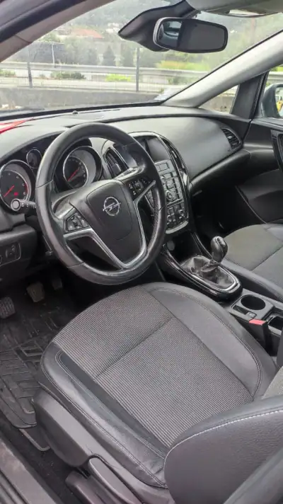 Opel Astra Sports Tourer 2016 - 9998 EUR, 162378 km - AUTO.MOTO.pt - 162378km - foto 7 de 28