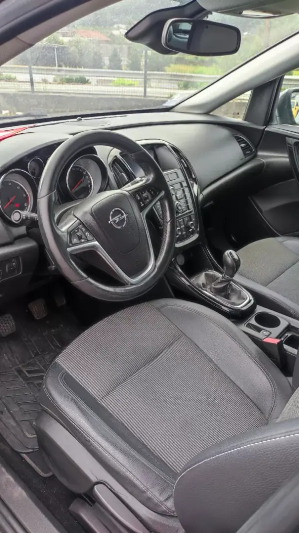 Opel Astra Sports Tourer 2016 - 9998 EUR, 162378 km - AUTO.MOTO.pt - 162378km - foto 7 de 28