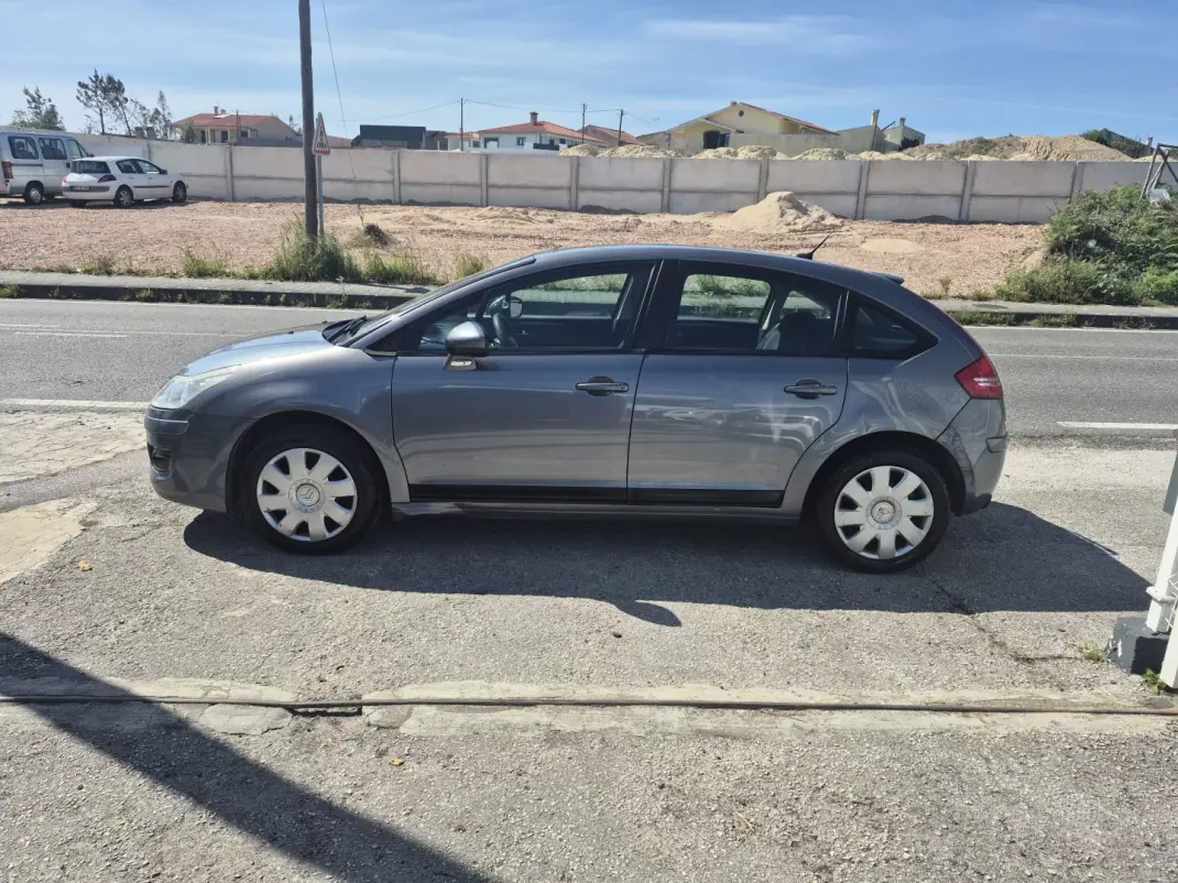 Citroën C4 2010 - 3900 EUR, 399100 km - AUTO.MOTO.pt - 399100km - foto 6 de 16