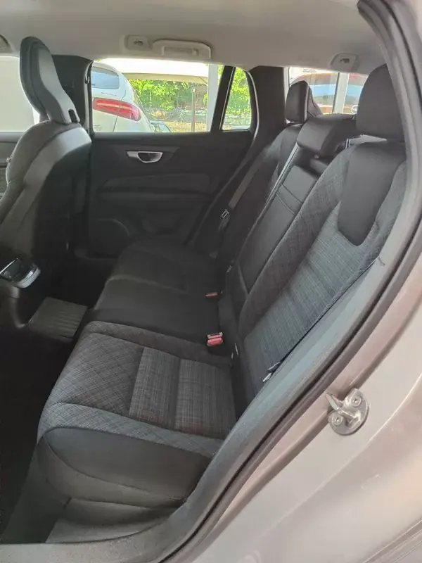 Volvo V60 2024 - 36500 EUR, 69000 km - AUTO.MOTO.pt - 69000km - foto 14 de 35