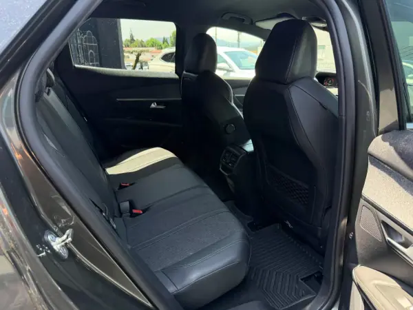 Peugeot 3008 2017 - 16500 EUR, 162000 km - AUTO.MOTO.pt - 162000km - foto 11 de 12